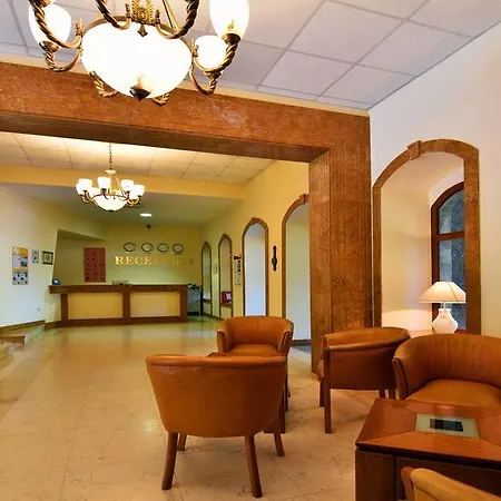 Ξενοδοχείο Estreya Palace 4*