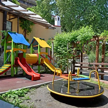 Отель Estreya Palace