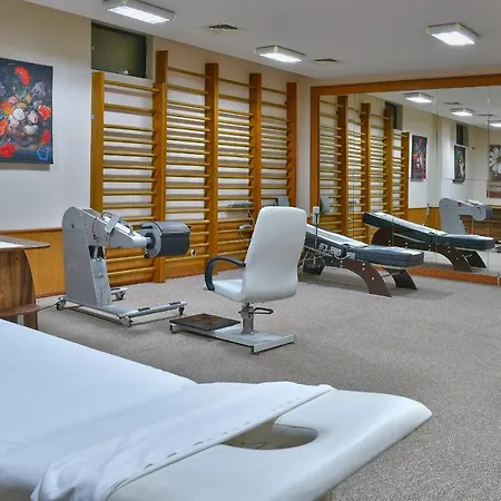 Estreya Palace Святые Константин и Елена