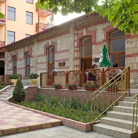 Estreya Palace Hotel 4*