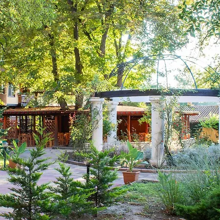 מלון Estreya Palace 4*