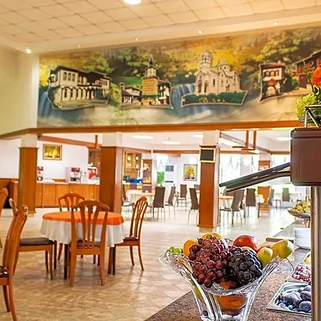 Estreya Palace Hotel 4*