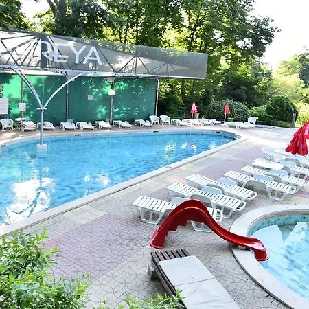 מלון Estreya Palace 4*