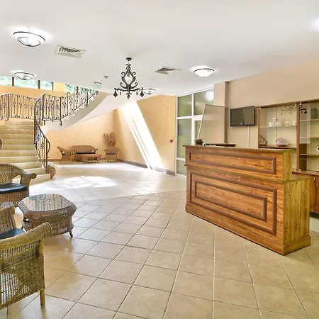 מלון Estreya Palace