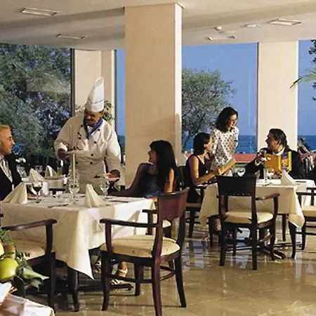 Отель Estreya Palace 4*