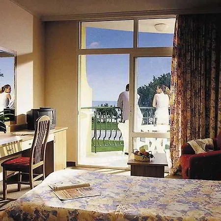 Отель Estreya Palace 4*