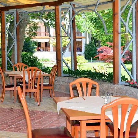 מלון Estreya Palace