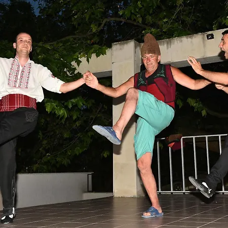 מלון Estreya Palace 4*