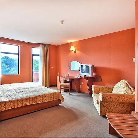 מלון Estreya Palace 4*