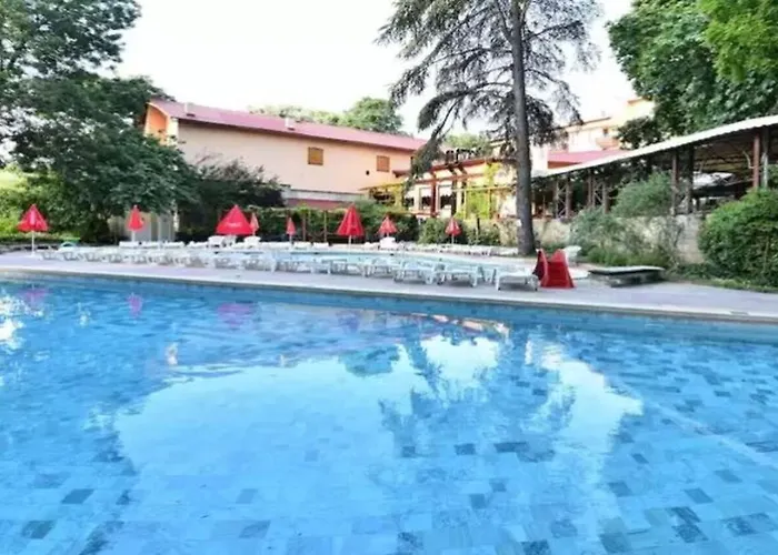 Estreya Palace Hotel 4*